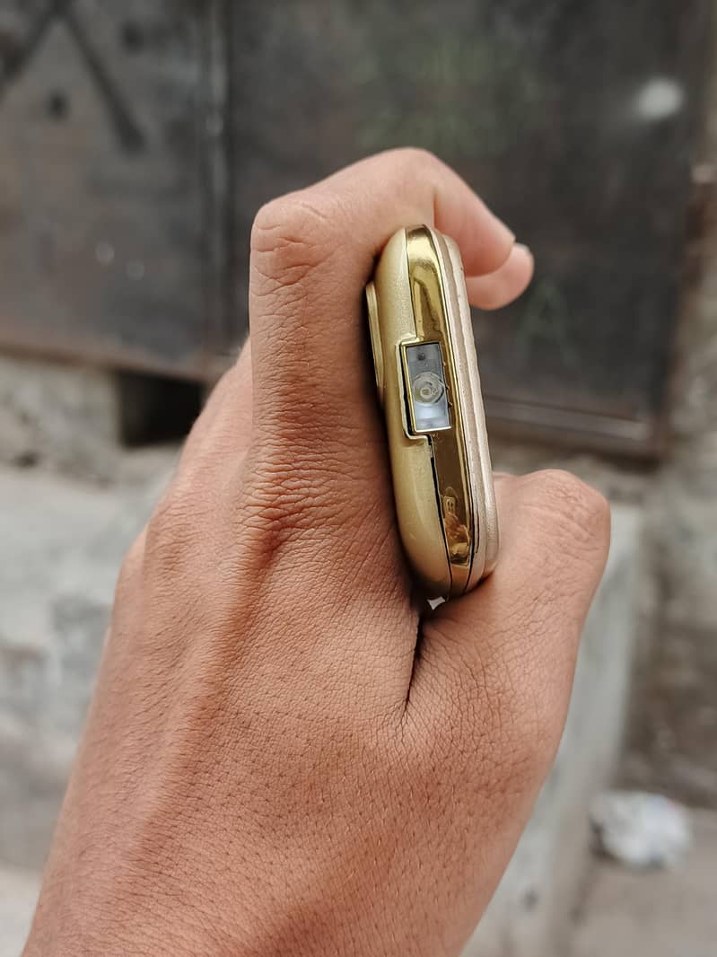 G Five Touch screen 1