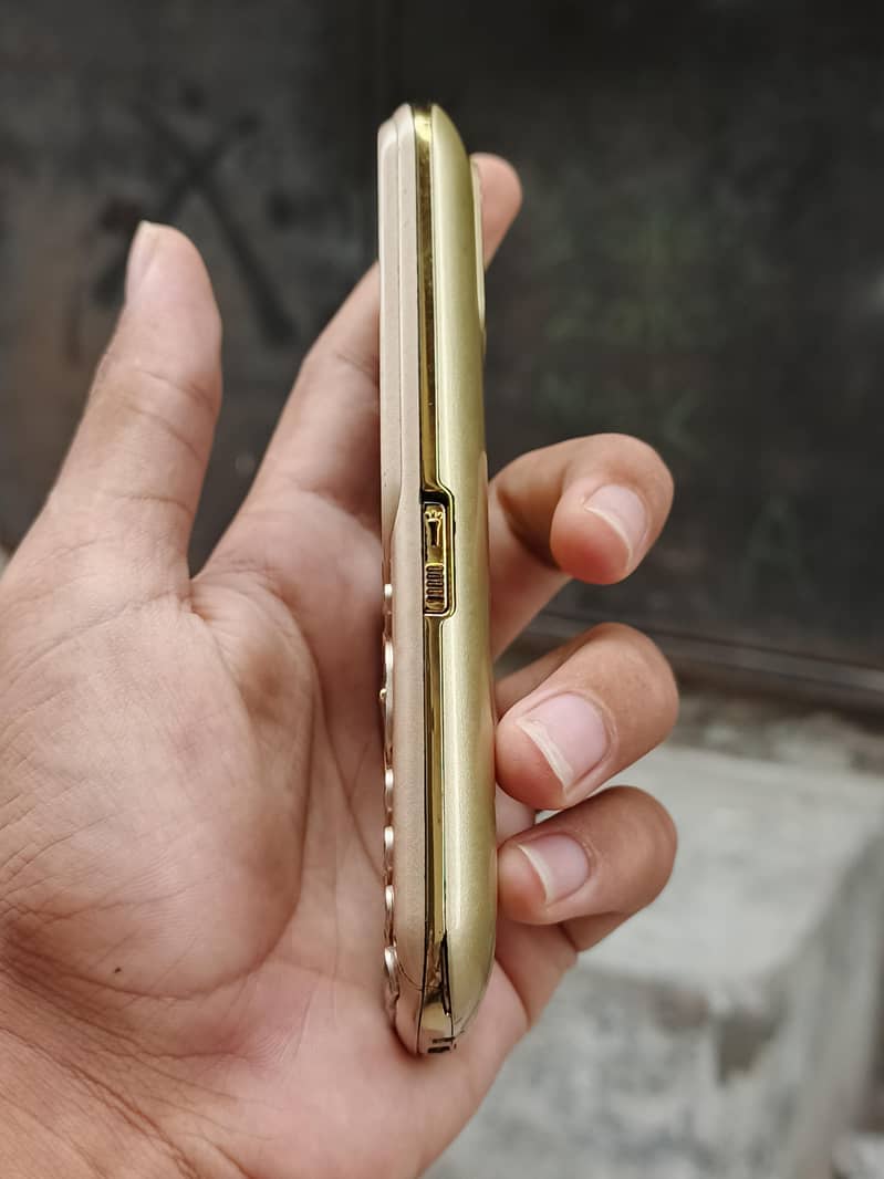 G Five Touch screen 2