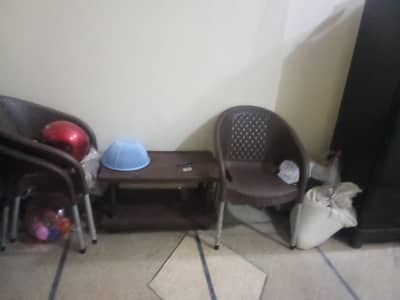 plastic chair hai table