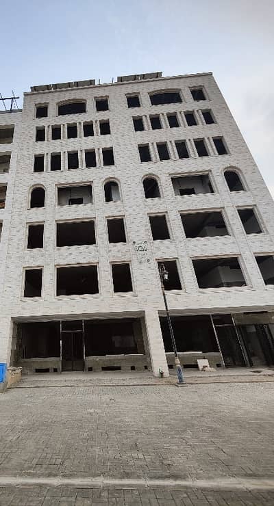 INDEPENDENT BUILDING/FLOORS VERY PRIME LOCATION WITH ALL AMENITIES, VAST PARKING, VERY HOT LOCATION