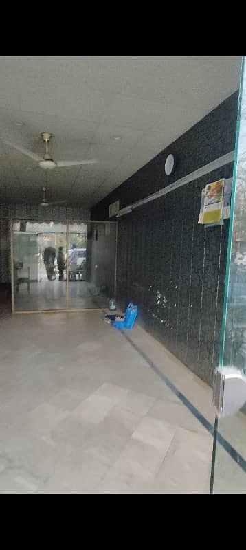 SHOP IN MAIN COMMERCIAL MARKET FOR RENT