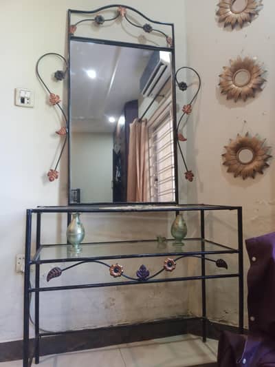 bed and dressing table