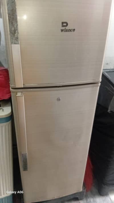 Dawlance fridge medium size