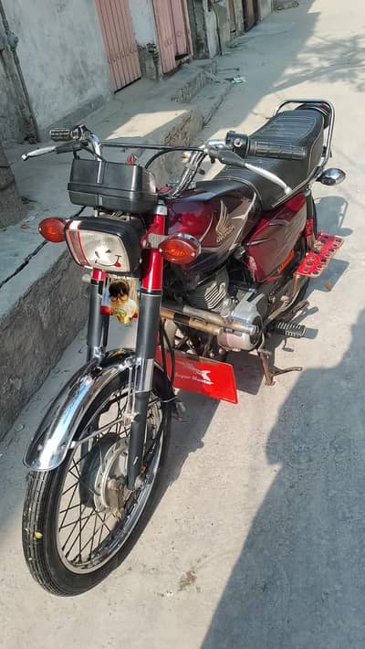 Honda 125 good condition ph# 0304-6605150