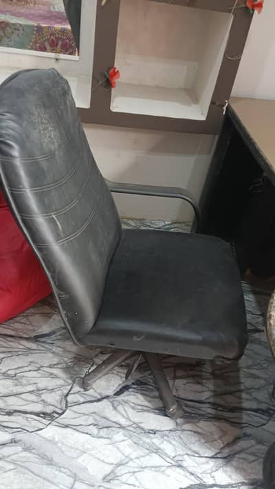2 spring single bed/1 chair ofc/1 sofa 3 seater small size