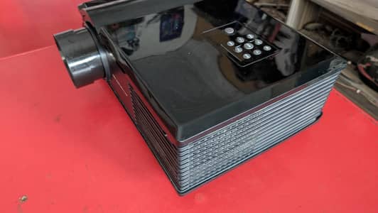 LED PROJECTOR (URGENT SALE)