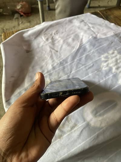 iphone 13 for sale condition 9/10 watetpack 128 gb memory