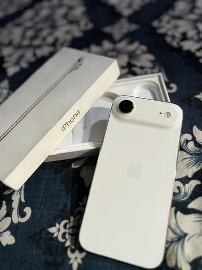 iPhone 17 Air – 256GB (Non PTA) – 10/10 Condition 