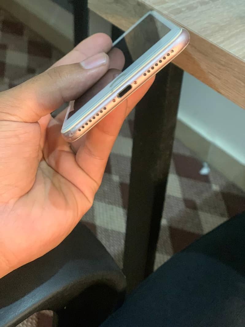 Apple iPhone 7 Plus 8