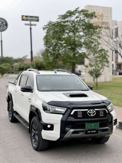Toyota Hilux Revo V