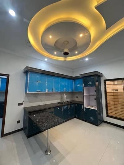 Ready to move 272sq yd 5Bedroom DDL Luxury Villa FOR SALE. Only 3km from Main Entrance of BTK. Near MIDWAY Commercial, Parks, Masjid and Gallery.