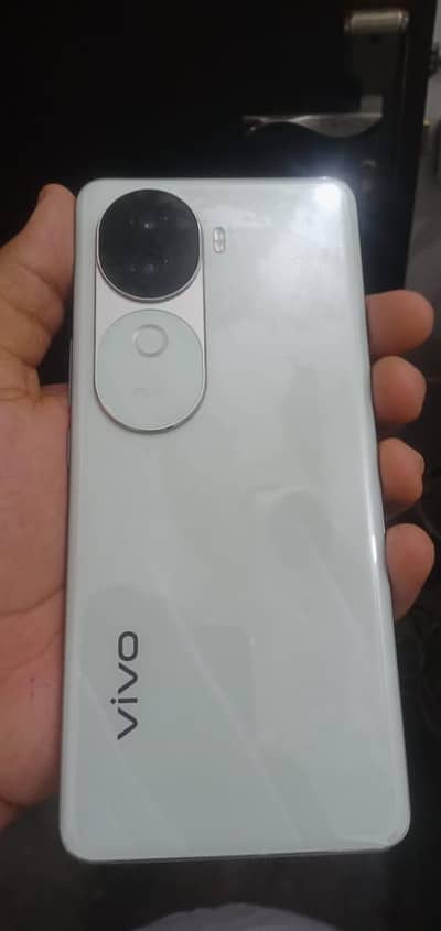 Vivo V40e For Sale New With Complete Box
