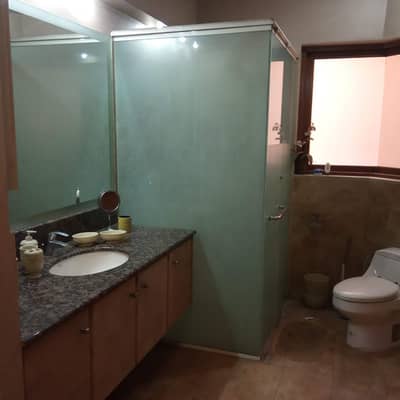 1 Kanal Used Bungalow At Prime Location