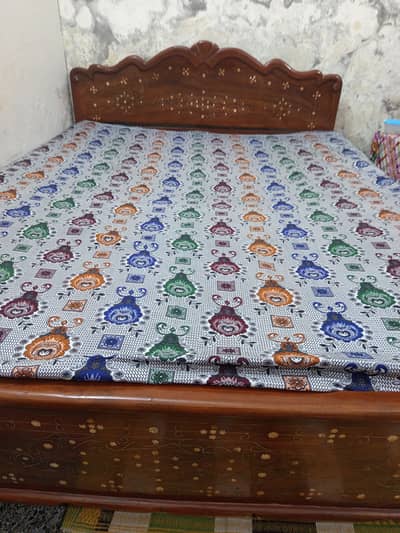 Tahli wooden bed