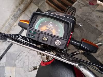 1 lack 15 hazar ki bike sirf 100000 me