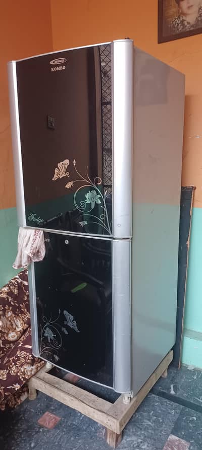 waves frdgh hai compresor khrab hai pics me dehk sakty hai baki