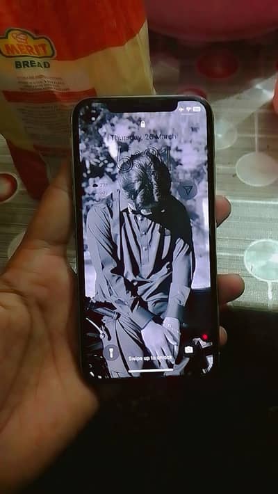 mobile ma koi masla nai ha bas battery servis ha bas