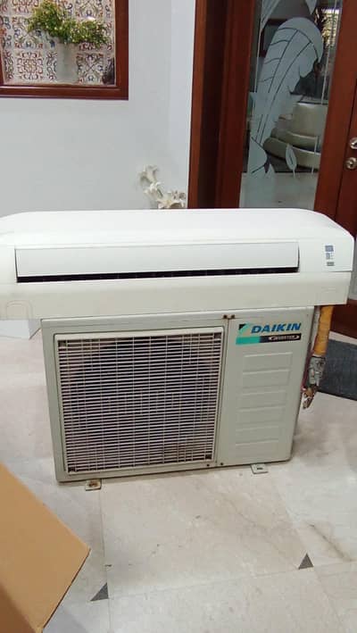 Dikin 1.5 Ton AC
