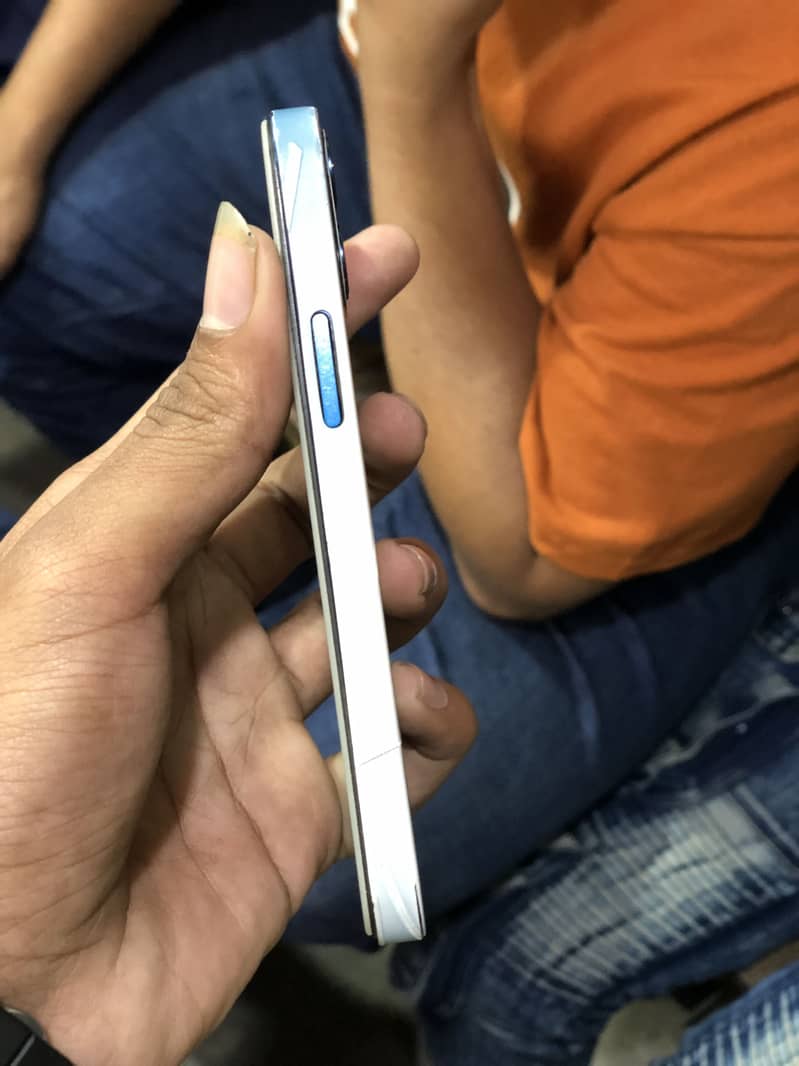 iPhone 12 mini 4