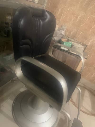 Beauty salon make up chair good quality good condition cheep prize