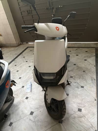 Yadea Electric Scooty