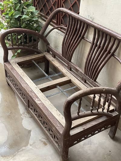 Traditional Sofa Set