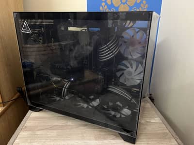 Cougar Fish tank casing with 6rgb fans