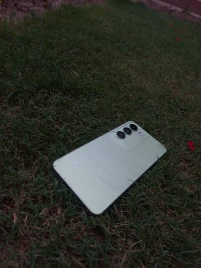 y100 10/10 condition 16/256