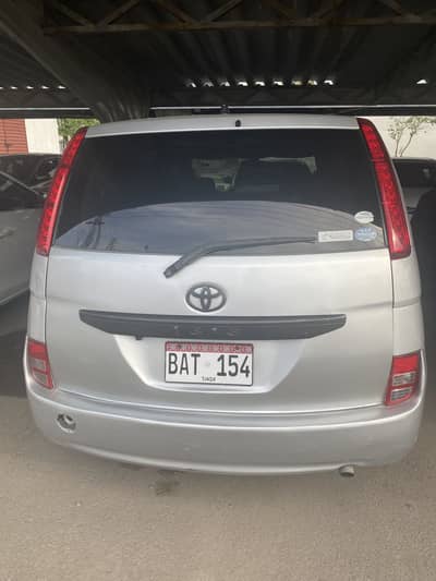 Toyota ISIS 1.8 Family 7 Seater