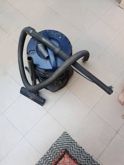 Hitachi vacuum cleaner in very good working condition, Made in Japan.