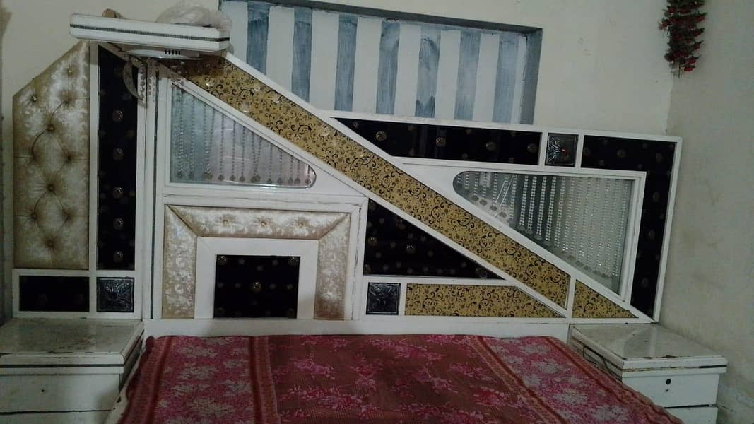 bed and dressing table. . 0