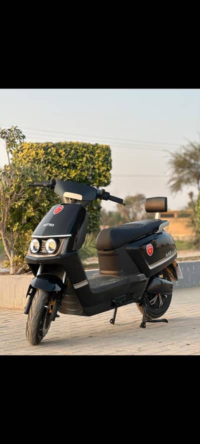 Metro| Electric Scooter 2026 Model | Excellent Condition |