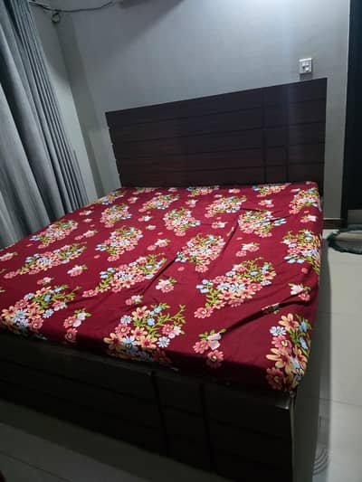King Size Bed With Almari And Dressing Table