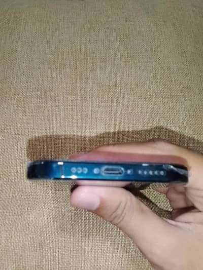 iPhone  16 128GB