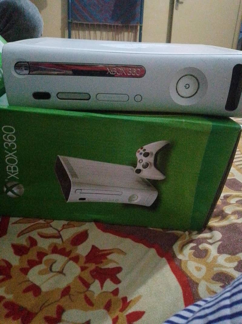 Xbox360 console/wireless controller/250GB memory unit 2