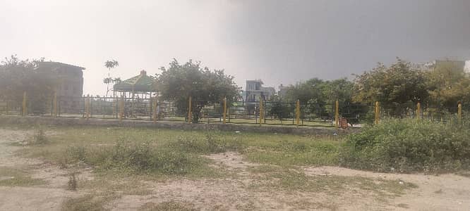 7 Marla Service Road Plot