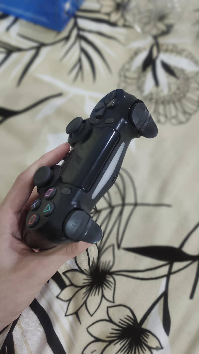 PS4 WIRELESS CONTROLLER 4
