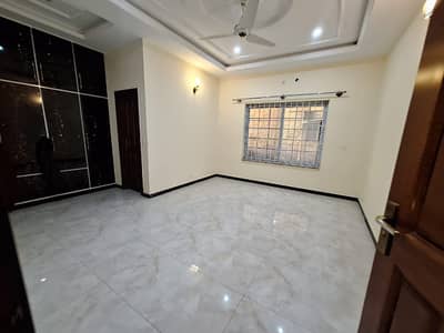 G-10/3 size 40x80 upper portion 3bed 3bath dring tvlounge kitchen