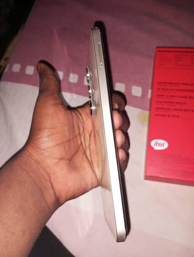 just 2 week use with box charger sath ha 6+6/128