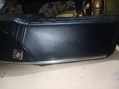 Honda 125 seat Old model