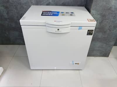 sales man and loader for electronics shop