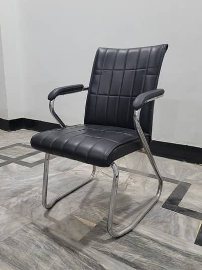Executive Office Chair – Used, Excellent Condition, Stylish & Comfort