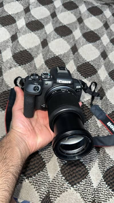 CANON EOS R10 (Brand New) - 18-150mm Lens + 2 Extra Batteries