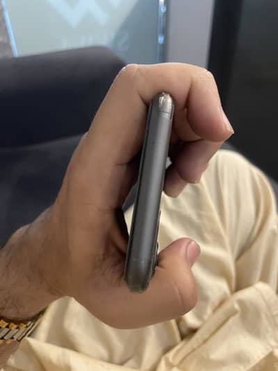 iPhone 11 128 GB pta approved 10/10