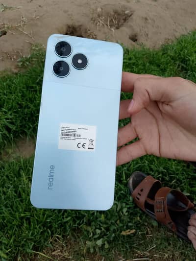 cotton bhi hai charger bhi hai 10 by 10 condition hai