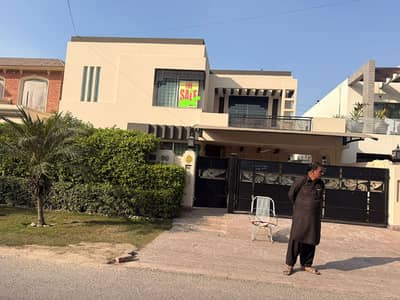 Prime 1 Kanal Used Bungalow for Sale | DHA Phase 4 Lahore