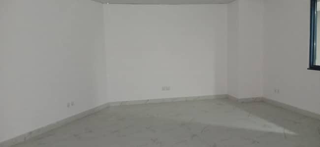 570 SQ Office Available For Rent - Gulberg Premier Destination!