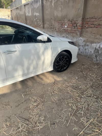 Toyota altis grande1.8x black interior