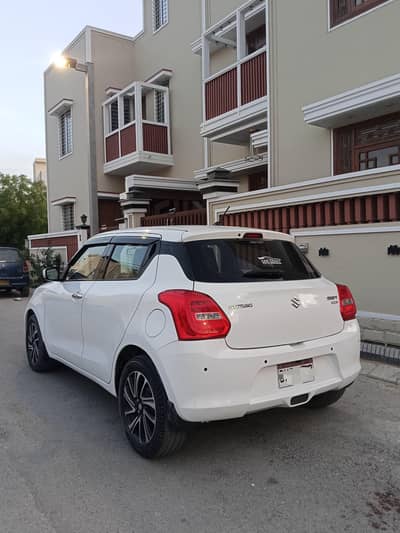 Suzuki Swift DLX CVT