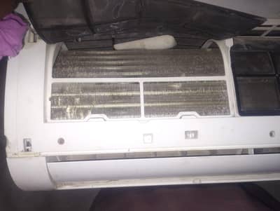 urgent sell 1 ton split AC
